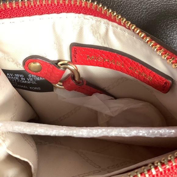 🎉Sold🎉Michael Kors Leather  Logo Coin Purse - Picture 7 of 8